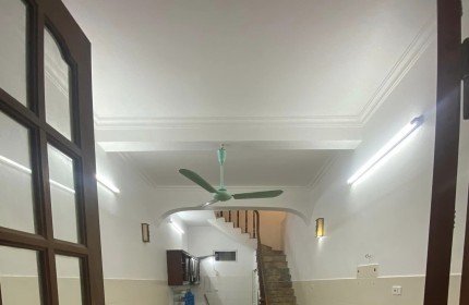 Cho thuê nhà ngõ 29 Khương Hạ, Thanh Xuân, 3 tầng, 30m2, giá 8.5 Triệu, ở GĐ, nhóm